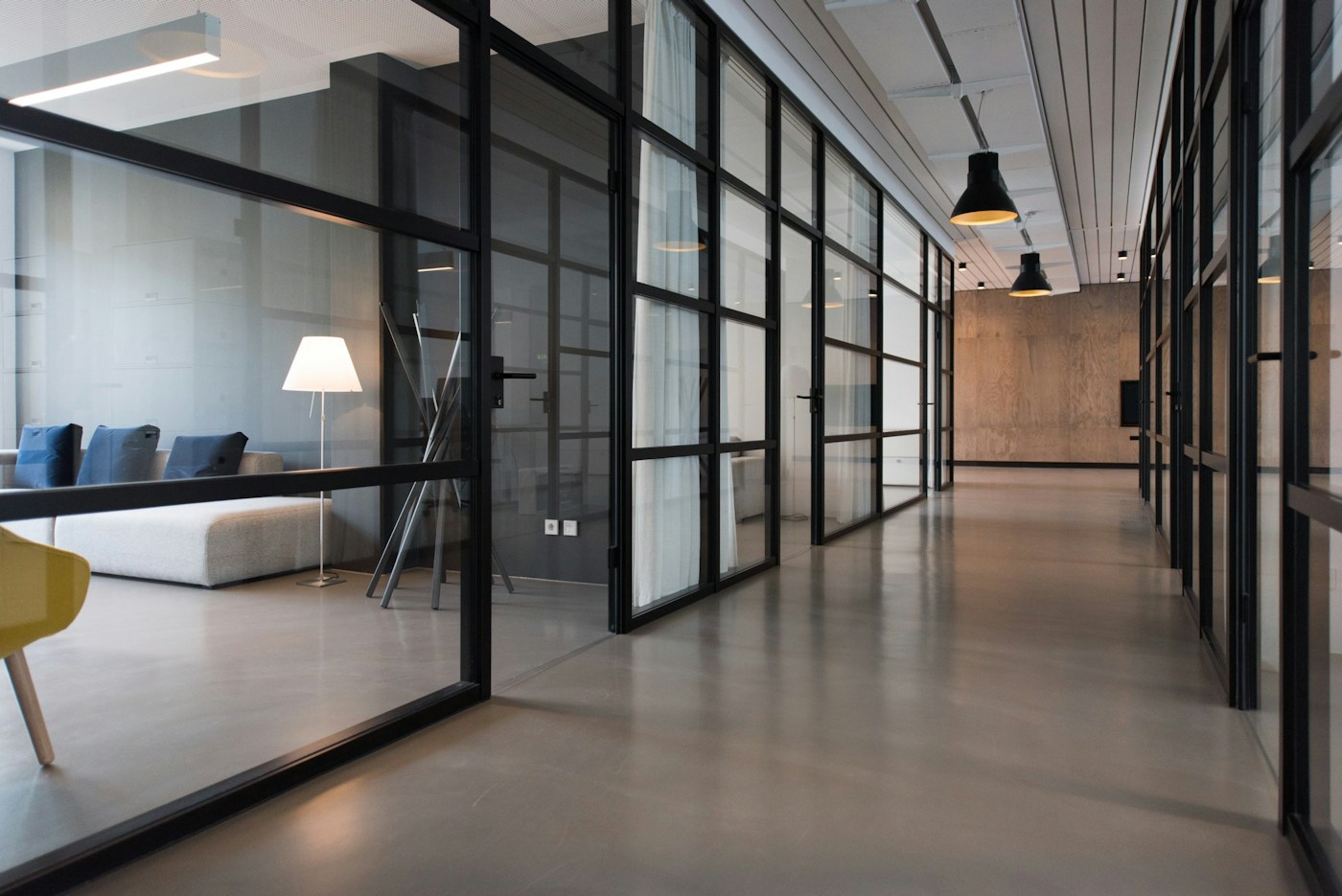 Estudio Norte: Un entorno flexible donde las ideas encuentran espacio para crecer.